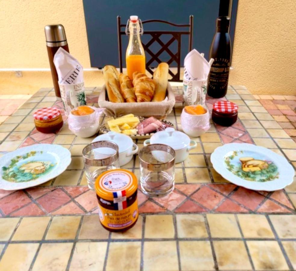 Bed and Breakfast Au Son De L Angelus Moncrabeau Екстер'єр фото